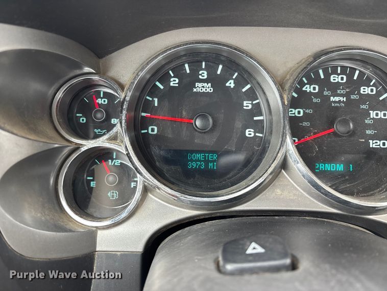 image for item DW7256 2014 Chevrolet Silverado 2500HD utility bed pickup truck