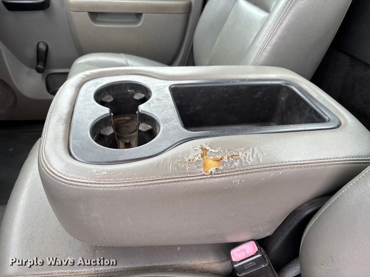 image for item DW7256 2014 Chevrolet Silverado 2500HD utility bed pickup truck