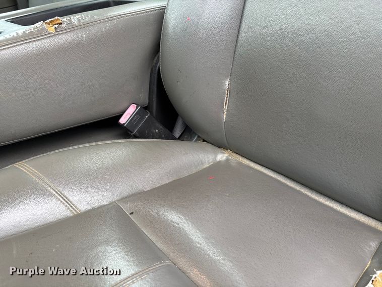 image for item DW7256 2014 Chevrolet Silverado 2500HD utility bed pickup truck