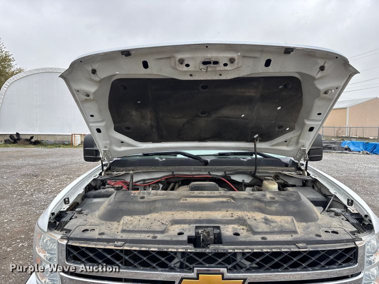 image for item DW7256 2014 Chevrolet Silverado 2500HD utility bed pickup truck