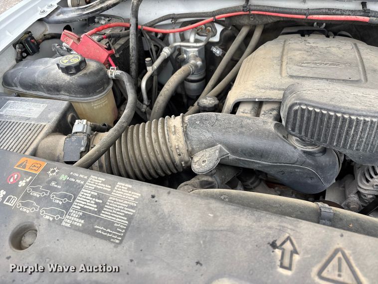 image for item DW7256 2014 Chevrolet Silverado 2500HD utility bed pickup truck