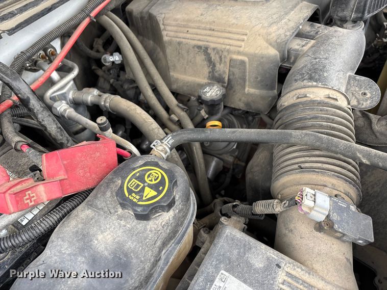 image for item DW7256 2014 Chevrolet Silverado 2500HD utility bed pickup truck