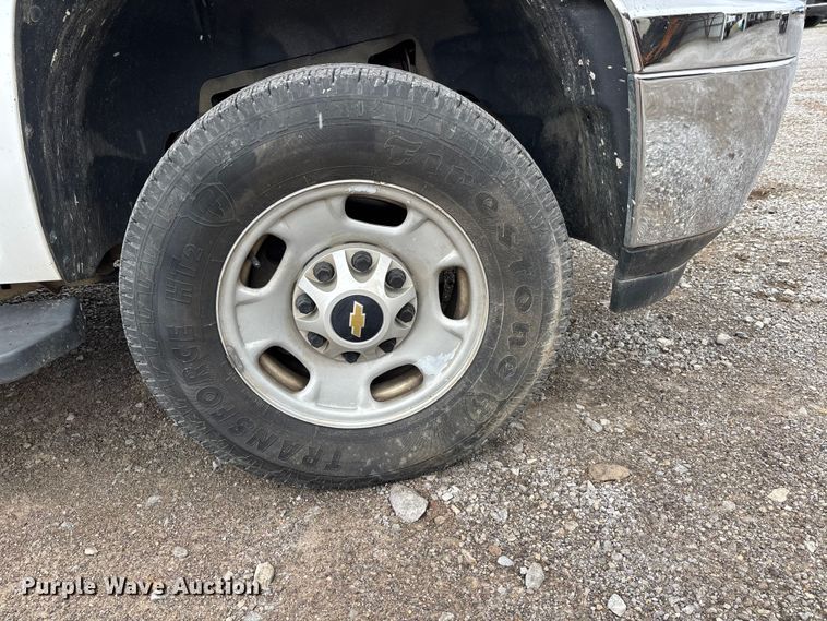 image for item DW7256 2014 Chevrolet Silverado 2500HD utility bed pickup truck