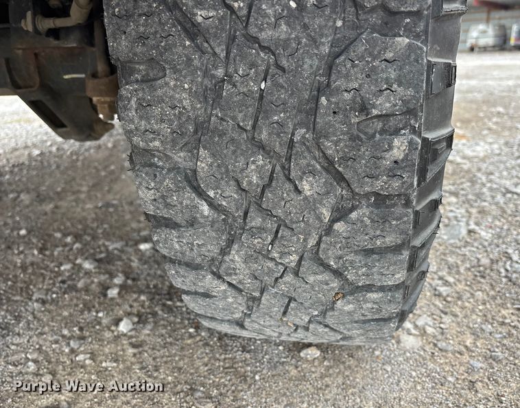 image for item DW7256 2014 Chevrolet Silverado 2500HD utility bed pickup truck