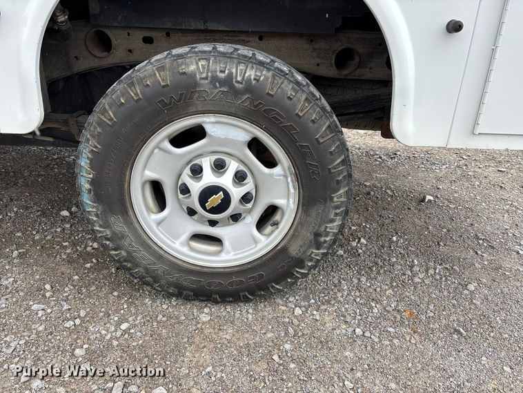 image for item DW7256 2014 Chevrolet Silverado 2500HD utility bed pickup truck