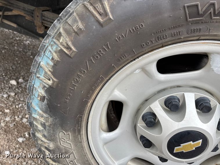 image for item DW7256 2014 Chevrolet Silverado 2500HD utility bed pickup truck