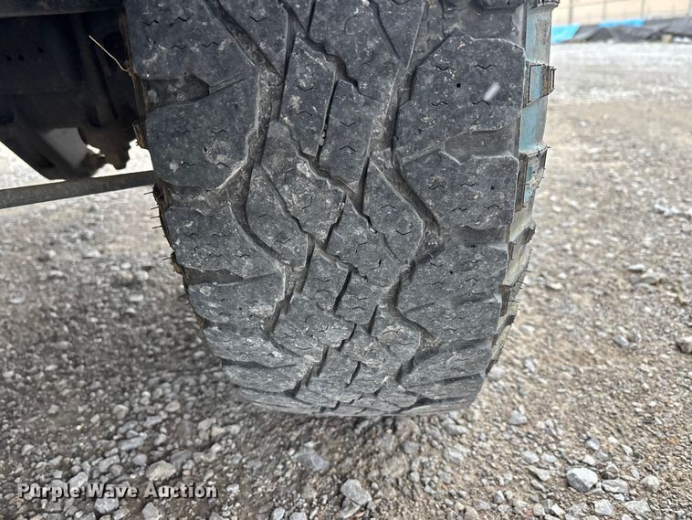 image for item DW7256 2014 Chevrolet Silverado 2500HD utility bed pickup truck