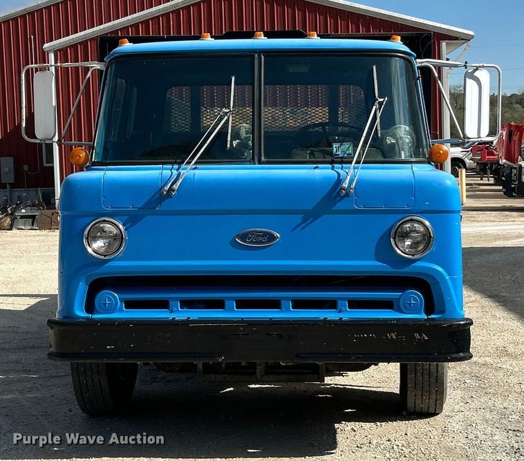 image for item DX1494 1990 Ford C8000 flatbed truck