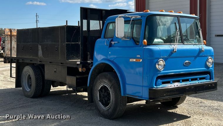 image for item DX1494 1990 Ford C8000 flatbed truck