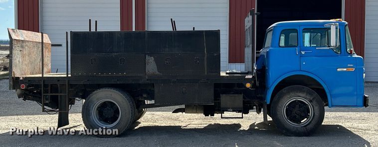 image for item DX1494 1990 Ford C8000 flatbed truck