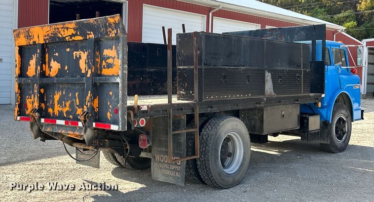 image for item DX1494 1990 Ford C8000 flatbed truck