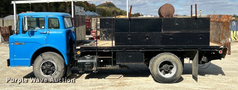 image for item DX1494 1990 Ford C8000 flatbed truck