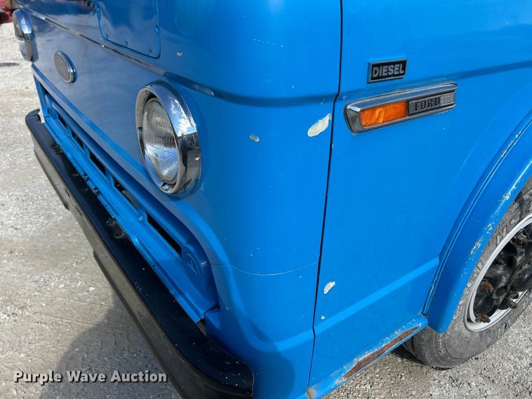 image for item DX1494 1990 Ford C8000 flatbed truck