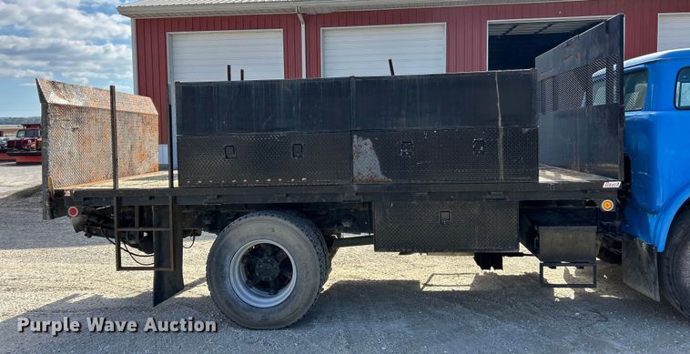 image for item DX1494 1990 Ford C8000 flatbed truck