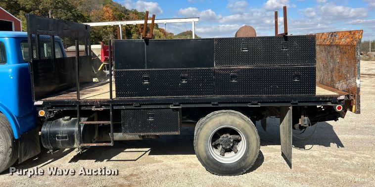 image for item DX1494 1990 Ford C8000 flatbed truck