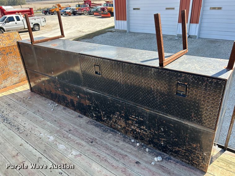 image for item DX1494 1990 Ford C8000 flatbed truck