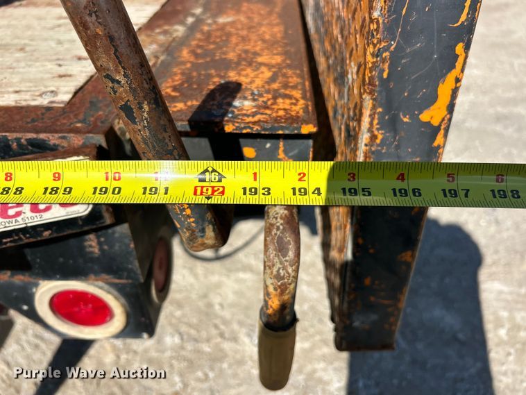 image for item DX1494 1990 Ford C8000 flatbed truck