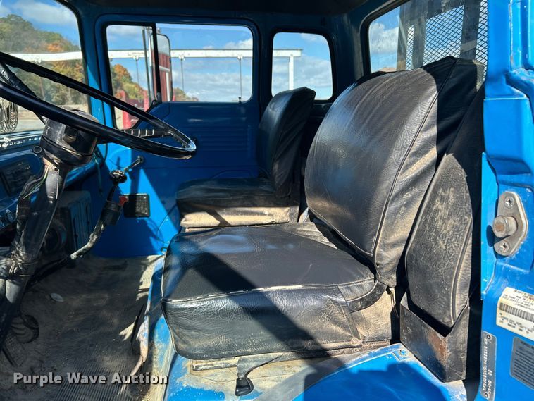 image for item DX1494 1990 Ford C8000 flatbed truck