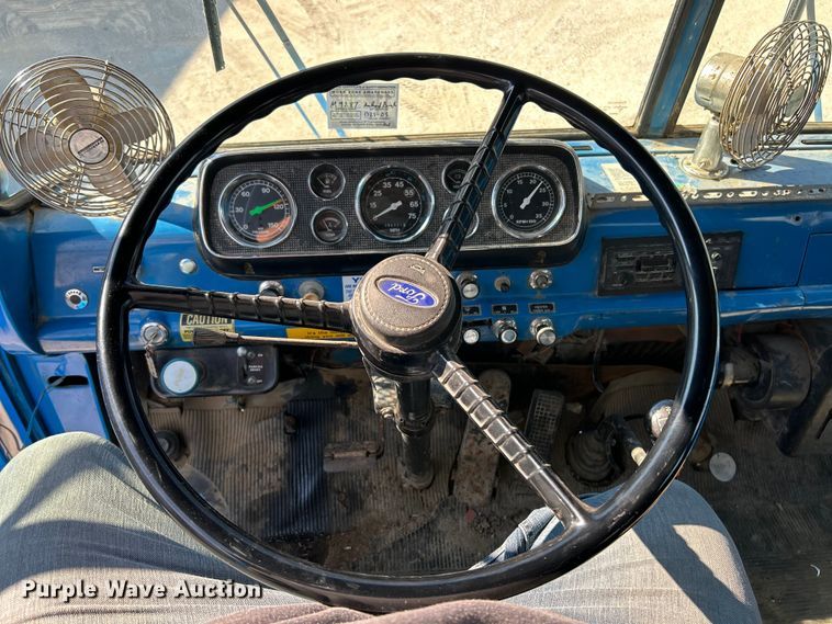 image for item DX1494 1990 Ford C8000 flatbed truck