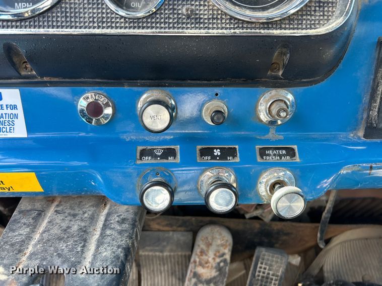 image for item DX1494 1990 Ford C8000 flatbed truck