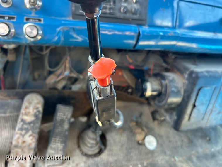 image for item DX1494 1990 Ford C8000 flatbed truck