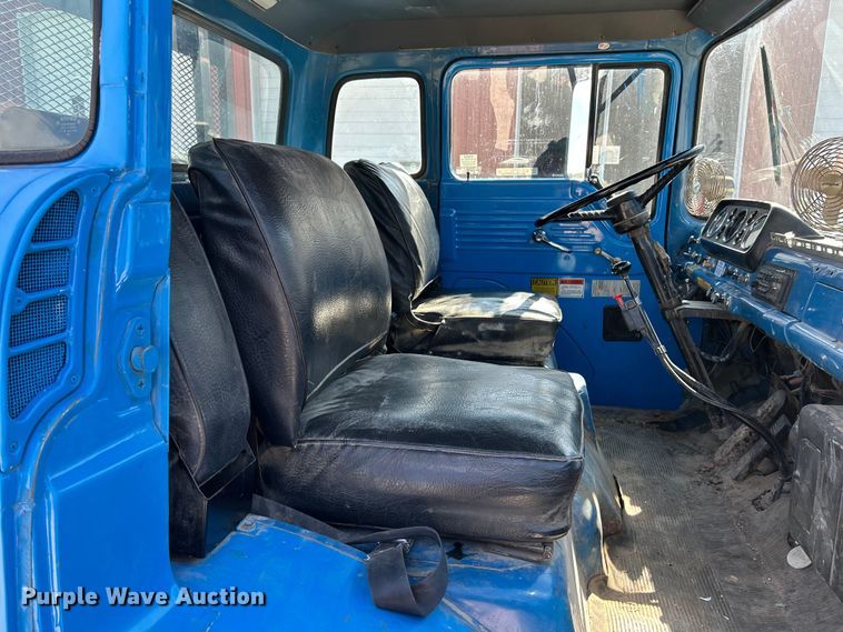 image for item DX1494 1990 Ford C8000 flatbed truck