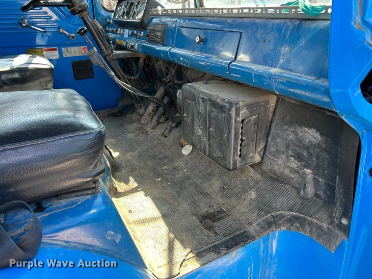 image for item DX1494 1990 Ford C8000 flatbed truck