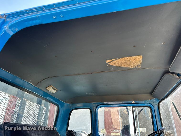 image for item DX1494 1990 Ford C8000 flatbed truck