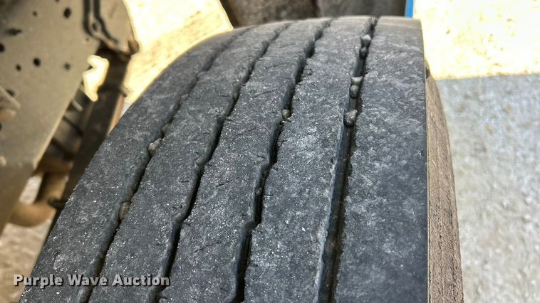 image for item DX1494 1990 Ford C8000 flatbed truck