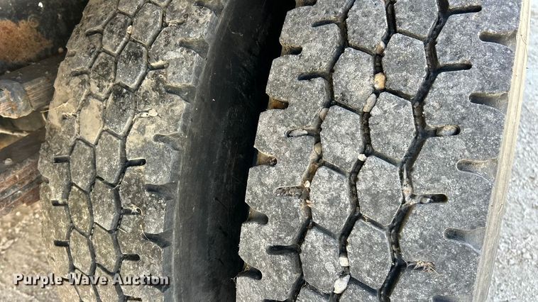 image for item DX1494 1990 Ford C8000 flatbed truck