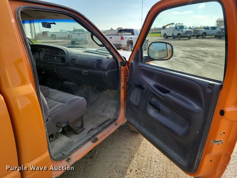 image for item DX6586 1999 Dodge Ram 1500 pickup truck