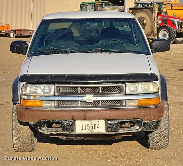 image for item DX6587 2003 Chevrolet  S10 Ext. Cab pickup truck