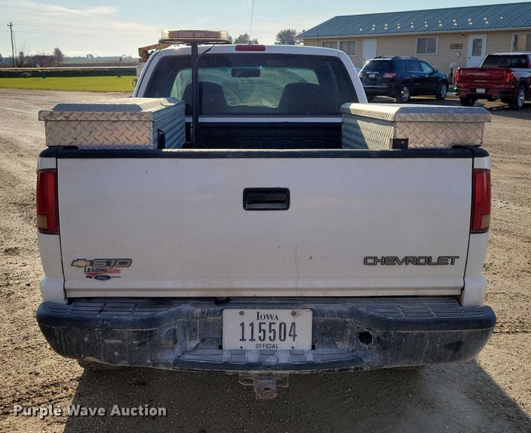 image for item DX6587 2003 Chevrolet  S10 Ext. Cab pickup truck