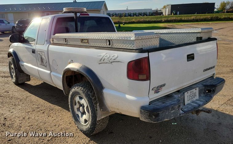 image for item DX6587 2003 Chevrolet  S10 Ext. Cab pickup truck