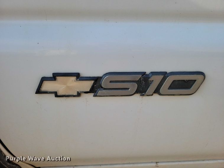 image for item DX6587 2003 Chevrolet  S10 Ext. Cab pickup truck