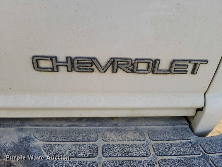 image for item DX6587 2003 Chevrolet  S10 Ext. Cab pickup truck