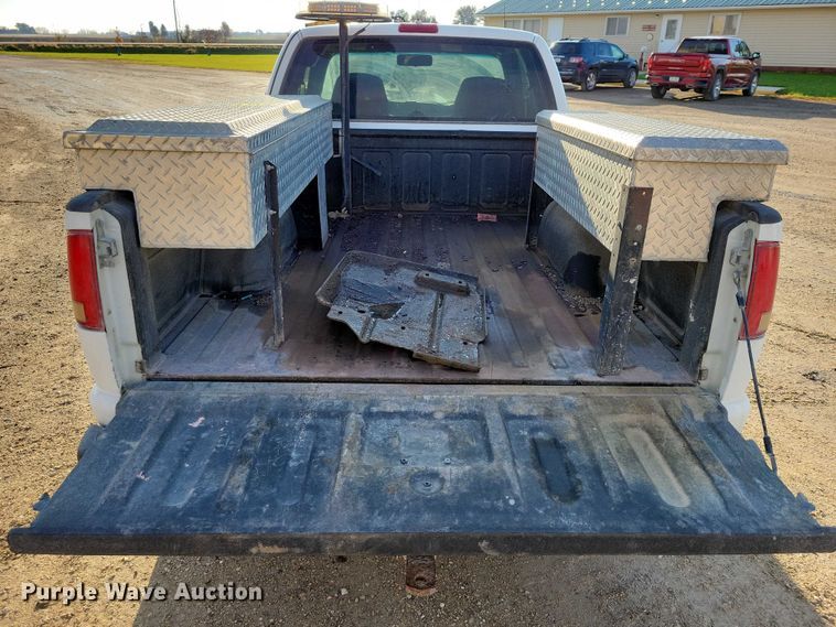 image for item DX6587 2003 Chevrolet  S10 Ext. Cab pickup truck