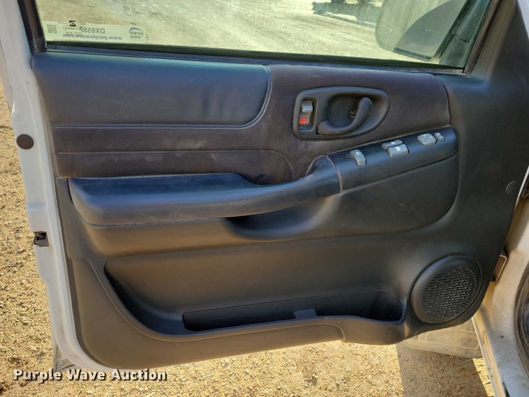 image for item DX6587 2003 Chevrolet  S10 Ext. Cab pickup truck