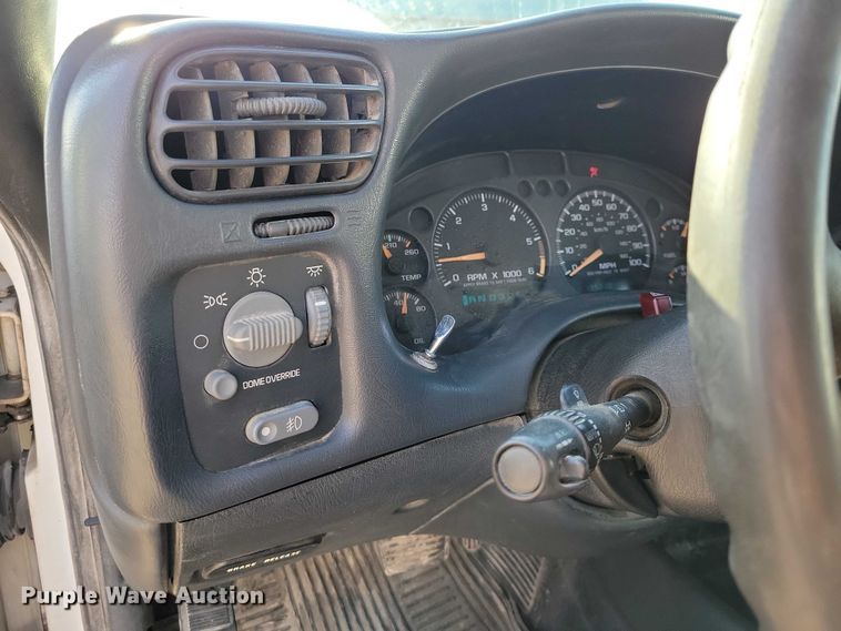 image for item DX6587 2003 Chevrolet  S10 Ext. Cab pickup truck