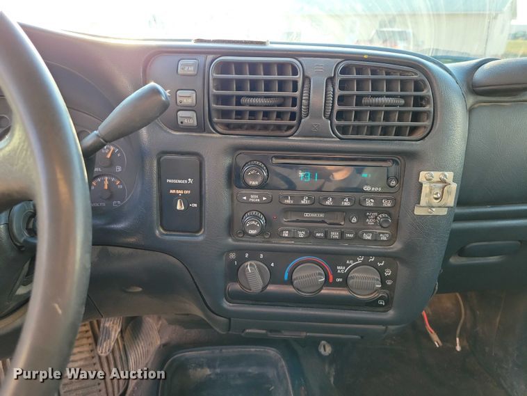 image for item DX6587 2003 Chevrolet  S10 Ext. Cab pickup truck