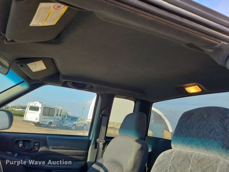 image for item DX6587 2003 Chevrolet  S10 Ext. Cab pickup truck