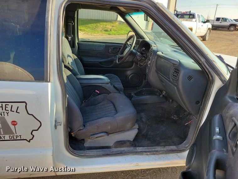 image for item DX6587 2003 Chevrolet  S10 Ext. Cab pickup truck