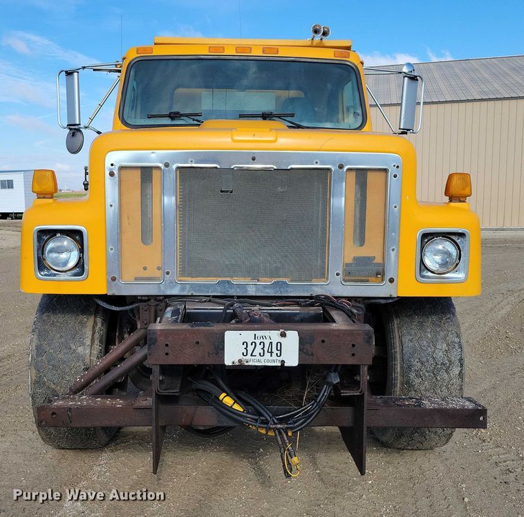 image for item DX6588 1998 International  2554 dump truck