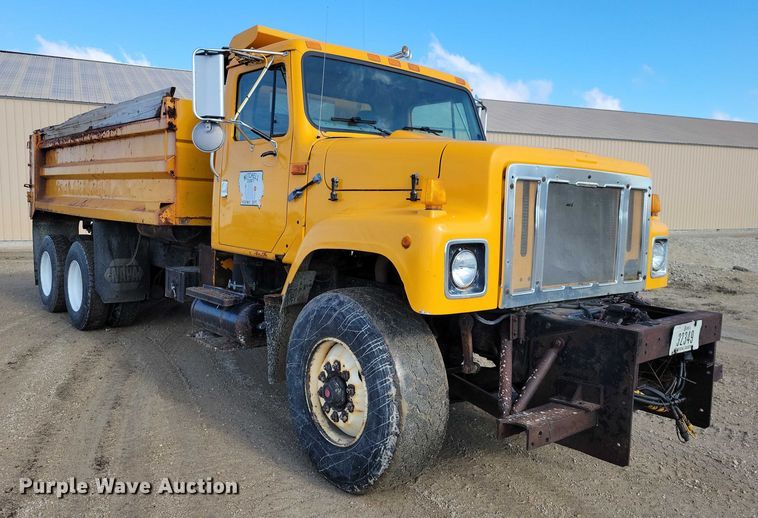 image for item DX6588 1998 International  2554 dump truck