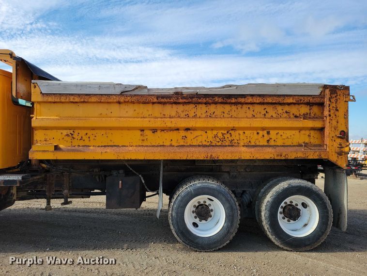image for item DX6588 1998 International  2554 dump truck