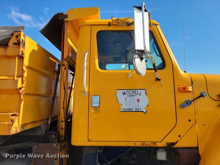 image for item DX6588 1998 International  2554 dump truck