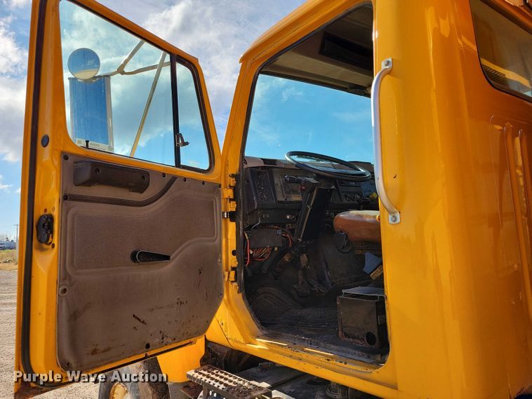 image for item DX6588 1998 International  2554 dump truck