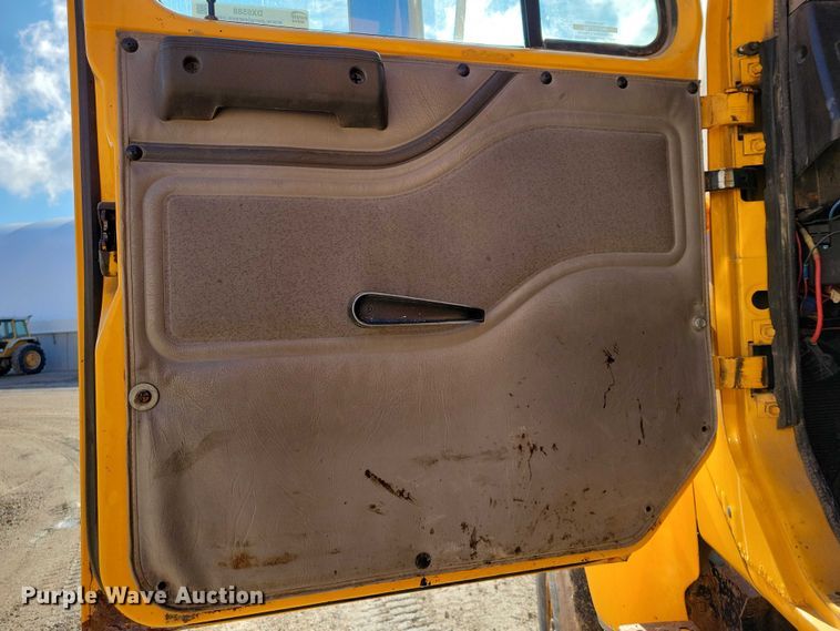 image for item DX6588 1998 International  2554 dump truck