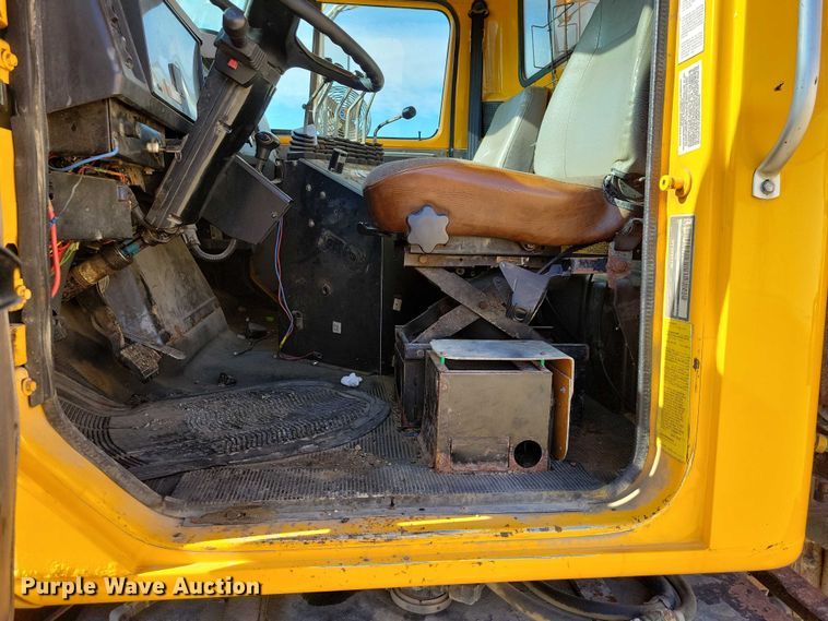 image for item DX6588 1998 International  2554 dump truck