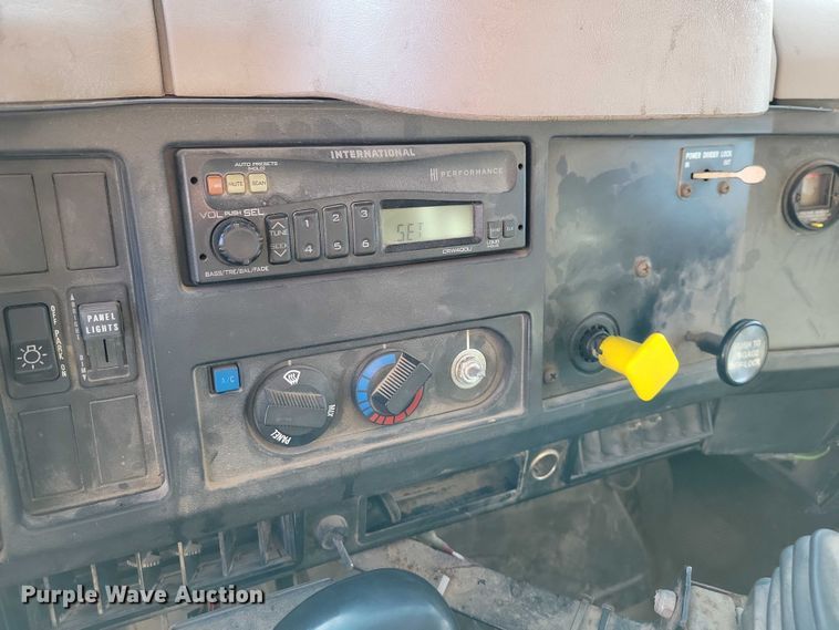 image for item DX6588 1998 International  2554 dump truck